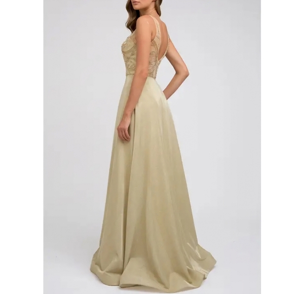 NWT Elegant Gold Embellished Bodice V-Neck Sleeveless Prom Dress Small - Picture 3 of 5